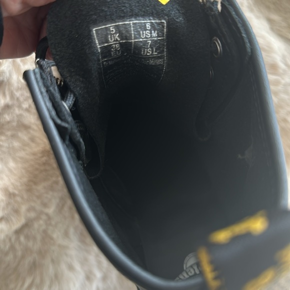 Dr Martens version of the Pascal sold in London only. Size 7 - Picture 5 of 5
